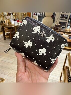 Tory Burch Black & White Bow-Print Zip Wallet